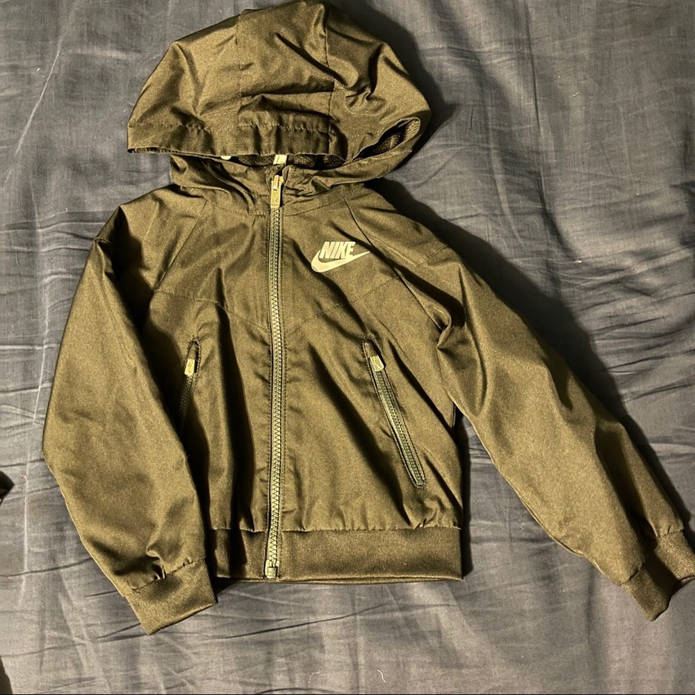 2T Nike windbreaker